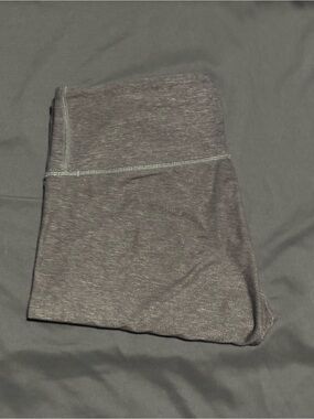 Lululemon mid rise legging (size 6)